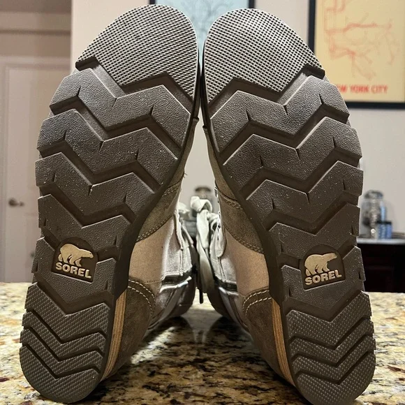 SOREL™ MAJOR CARLY • Sorel Taupe and Gray Lace-Up Boots - Picture 6 of 9